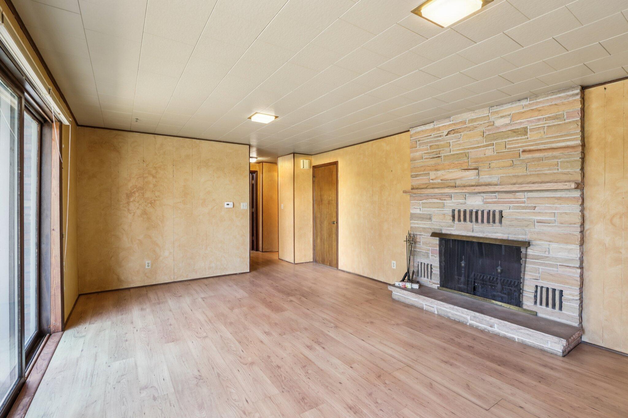 428 Ridge Avenue Burlington, WI 53105 - Photo 23 of 65 Family Room