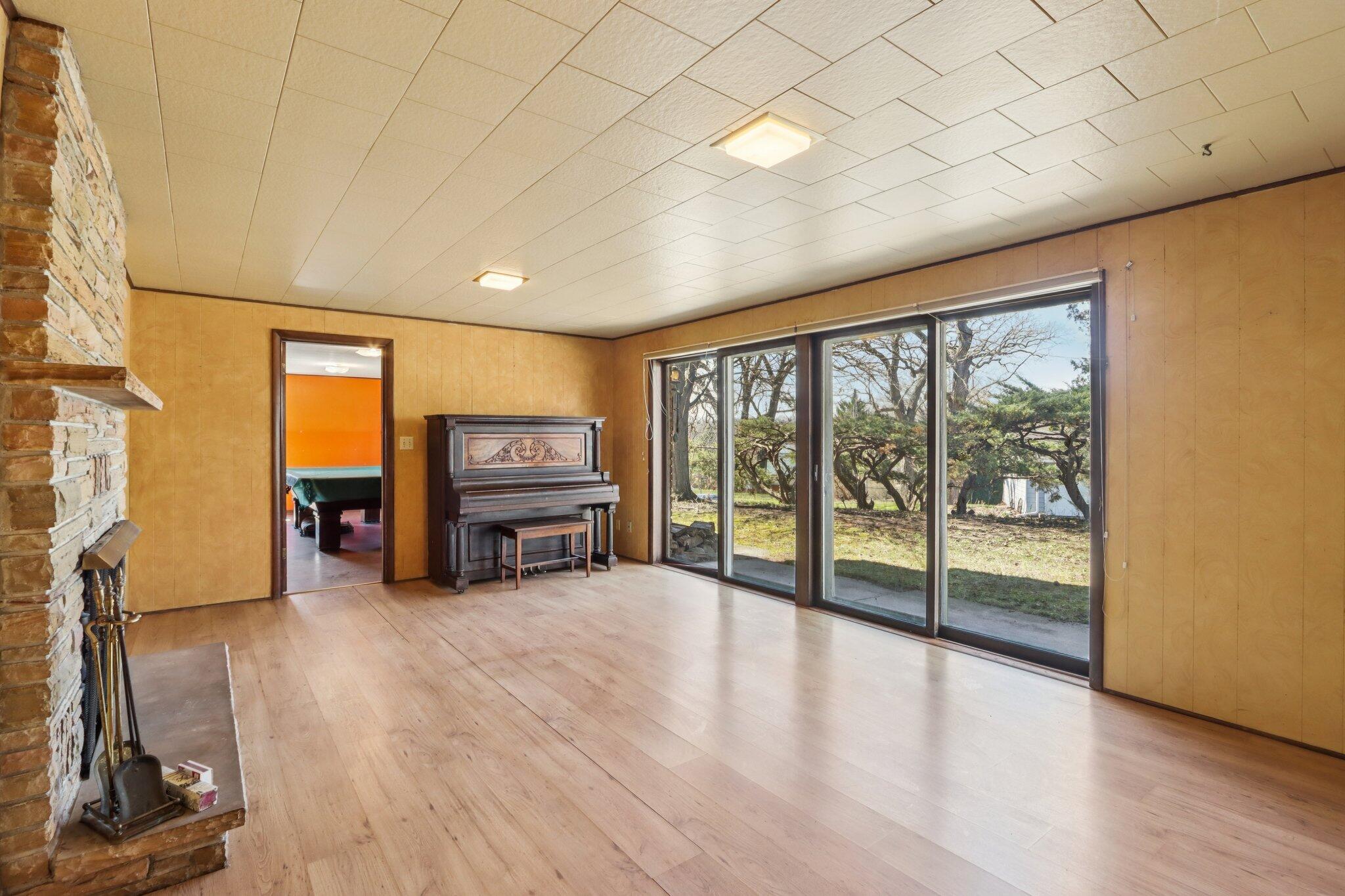 428 Ridge Avenue Burlington, WI 53105 - Photo 24 of 65 Family Room