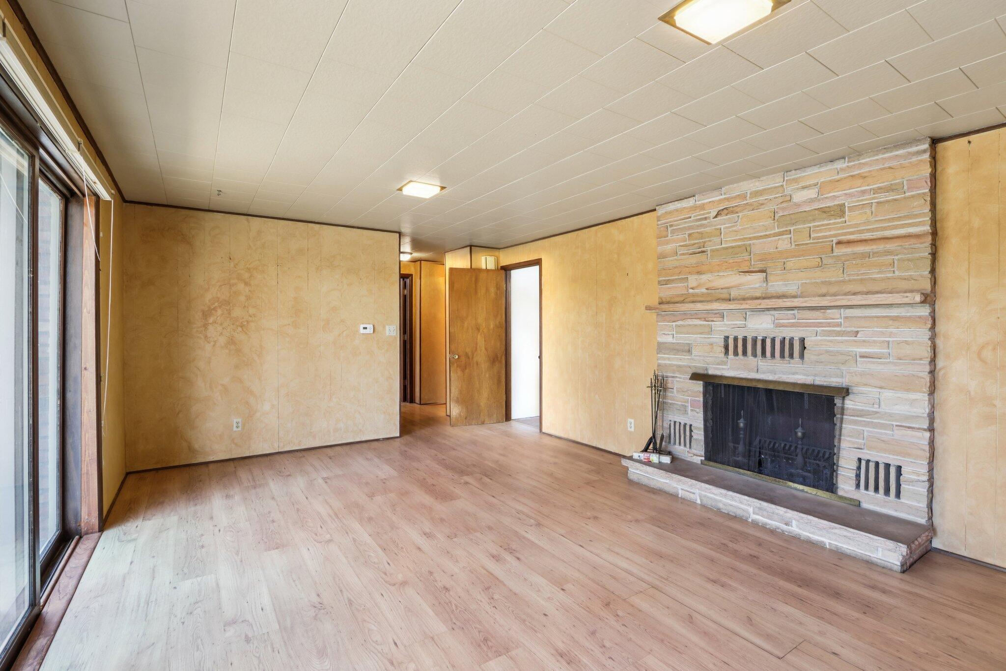 428 Ridge Avenue Burlington, WI 53105 - Photo 25 of 65 Family Room