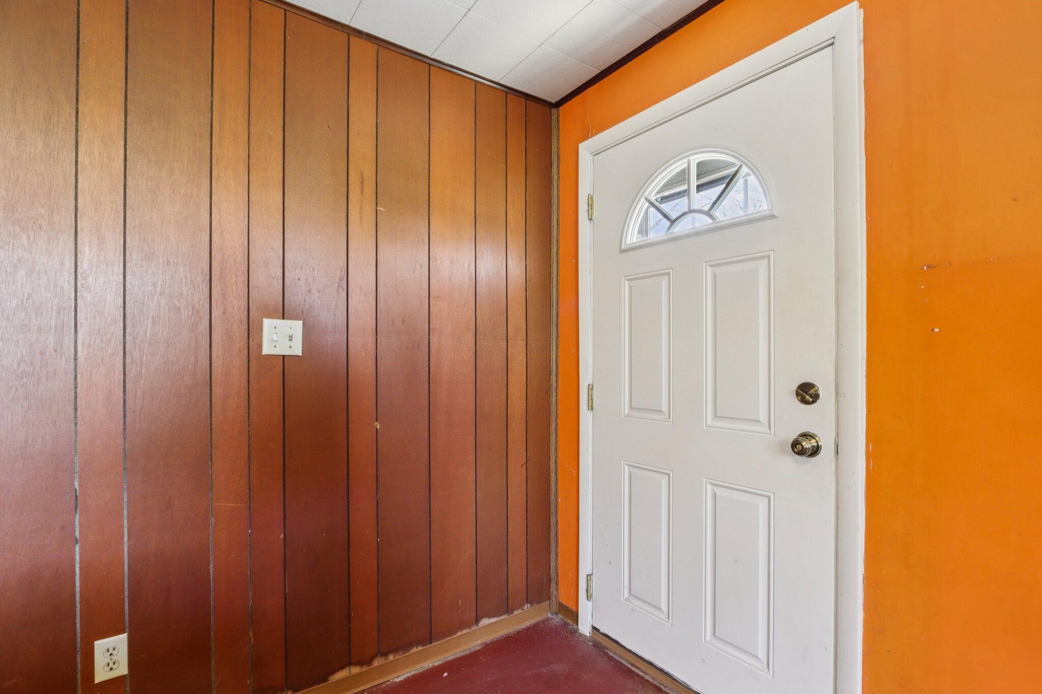 428 Ridge Avenue Burlington, WI 53105 - Photo 40 of 65 Side Entrance