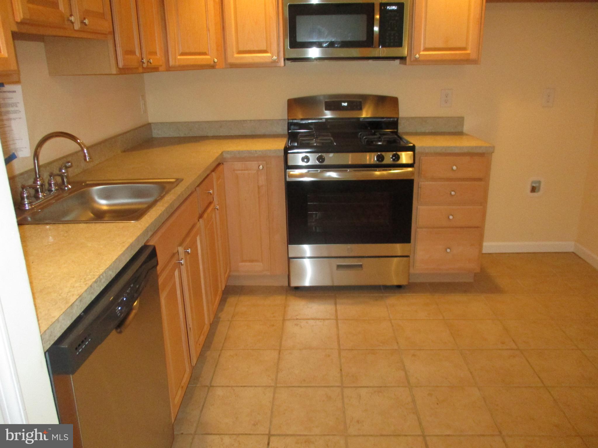 2101 Welsh Road, Unit 11 Philadelphia, PA 19115 - Photo 11 of 31 Kitchen