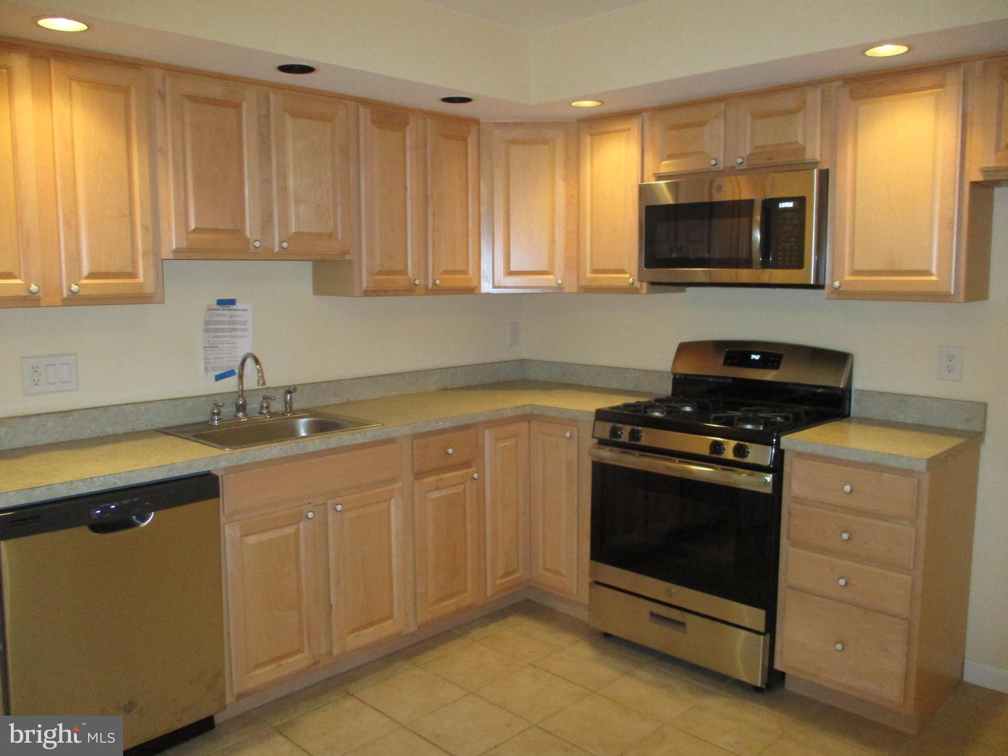 2101 Welsh Road, Unit 11 Philadelphia, PA 19115 - Photo 12 of 31 Kitchen