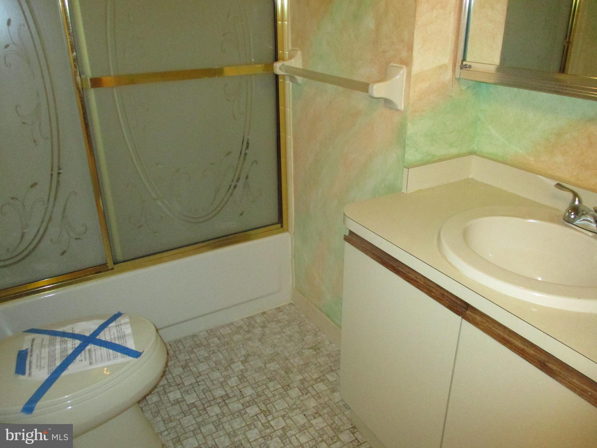 2101 Welsh Road, Unit 11 Philadelphia, PA 19115 - Photo 17 of 31 Hall bath