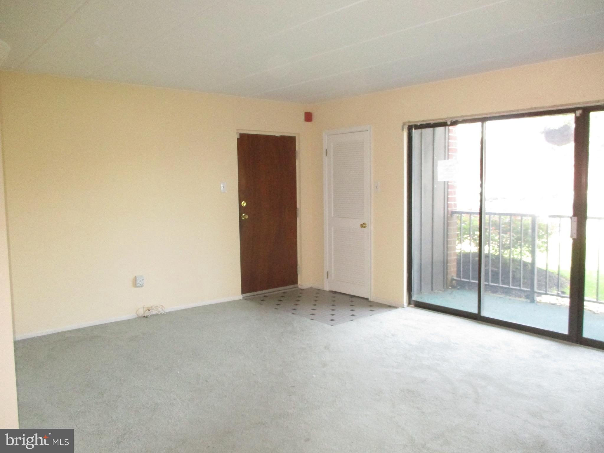 2101 Welsh Road, Unit 11 Philadelphia, PA 19115 - Photo 3 of 31 Living Room