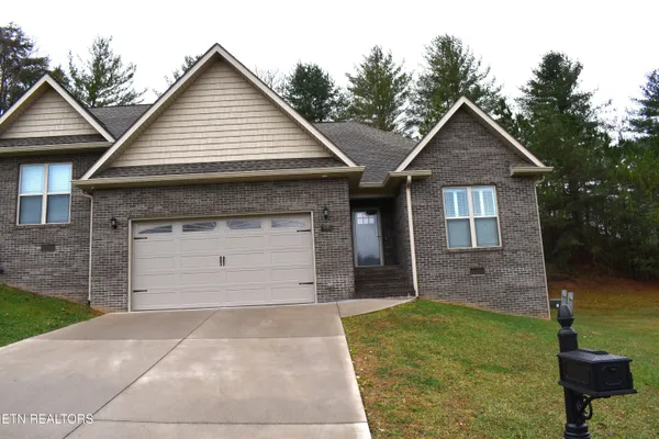 $379,900 | 420 Cromwe Street, Harrogate, TN 37752