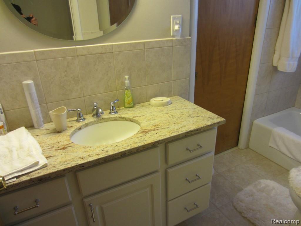 28344 Farmington Road Farmington, MI 48334 - Photo 6 of 20 IMG_2151.jpg