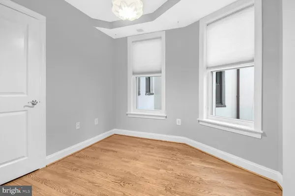 a view of empty room with window