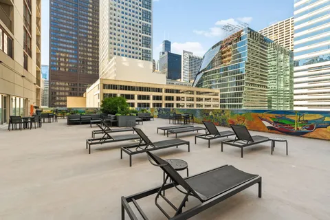 $3,400 | 200 North Dearborn Street, Unit 2402, Chicago, IL 60601