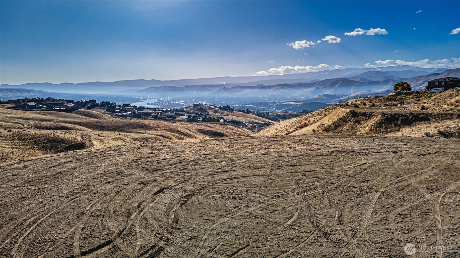180 Sequoia Lane Wenatchee, WA 98801 - Photo 1 of 28 a view of ocean view with beach and ocean view