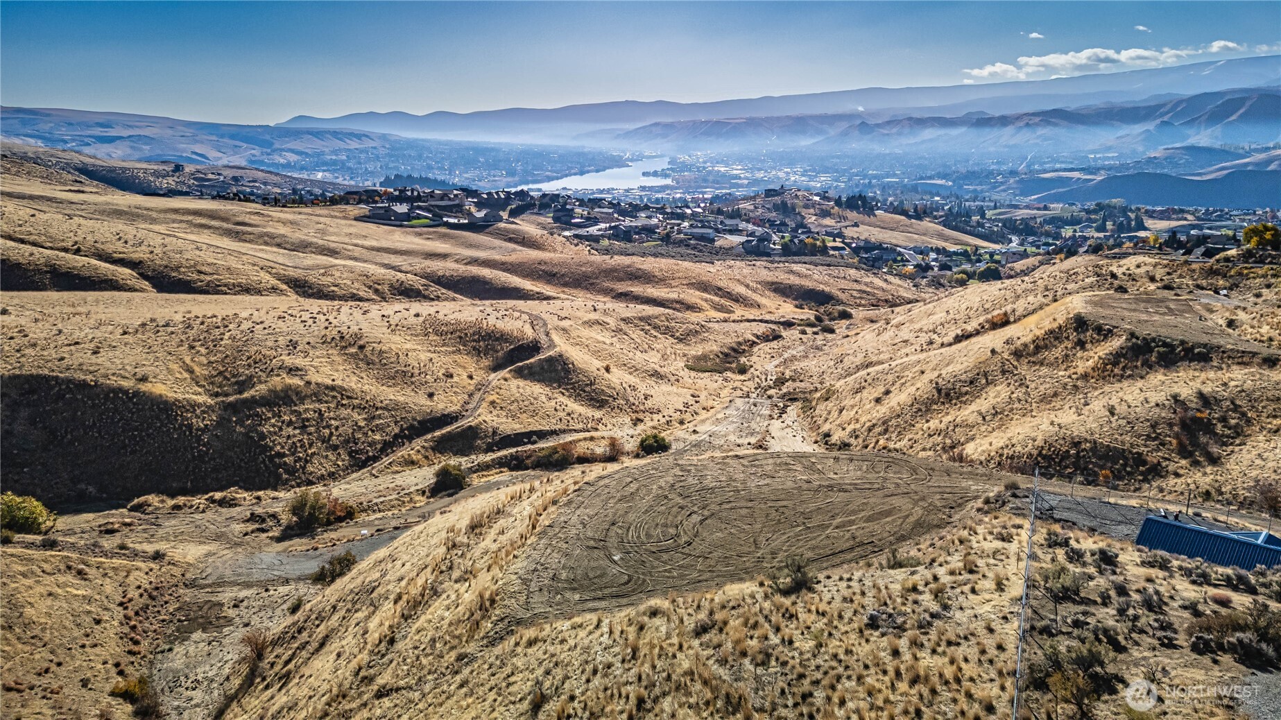 180 Sequoia Lane Wenatchee, WA 98801 - Photo 11 of 28 a view of city and mountain