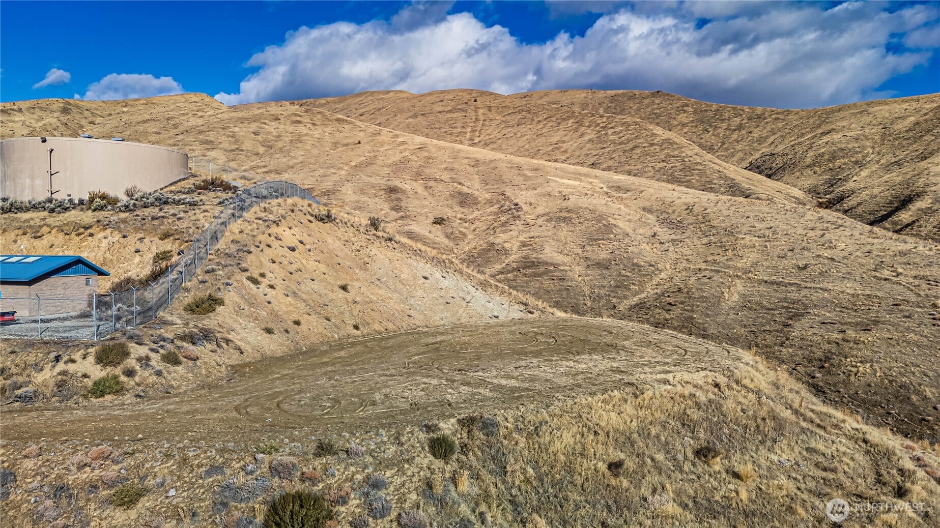180 Sequoia Lane Wenatchee, WA 98801 - Photo 12 of 28 a view of a dry yard covered with snow