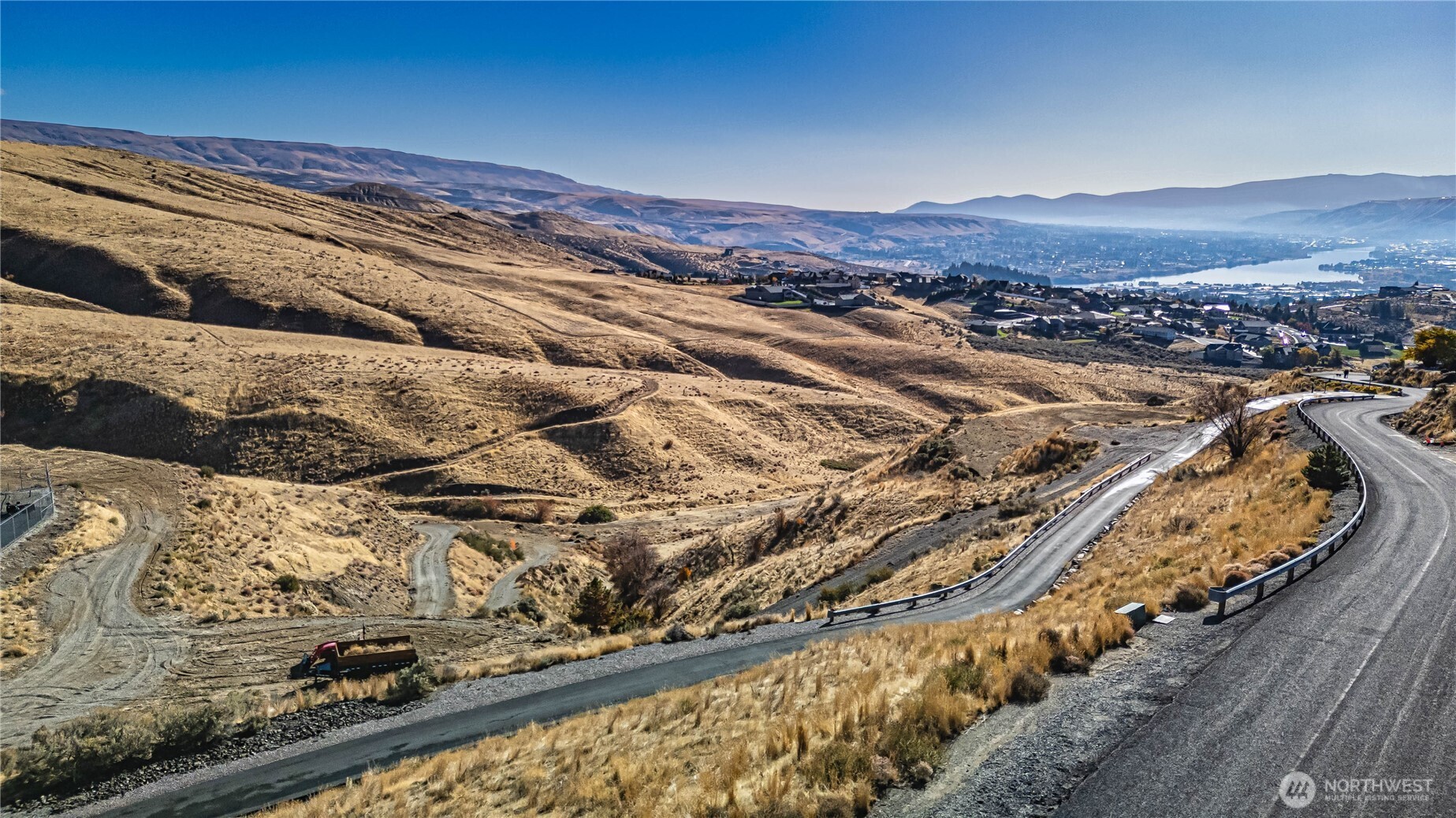 180 Sequoia Lane Wenatchee, WA 98801 - Photo 18 of 28 a view of a sky from a balcony