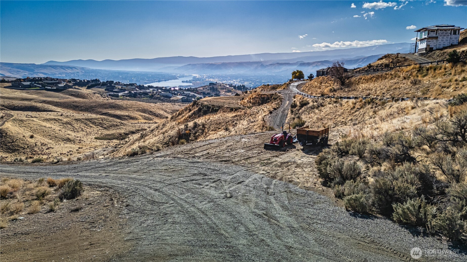 180 Sequoia Lane Wenatchee, WA 98801 - Photo 2 of 28 a view of a sky from a city