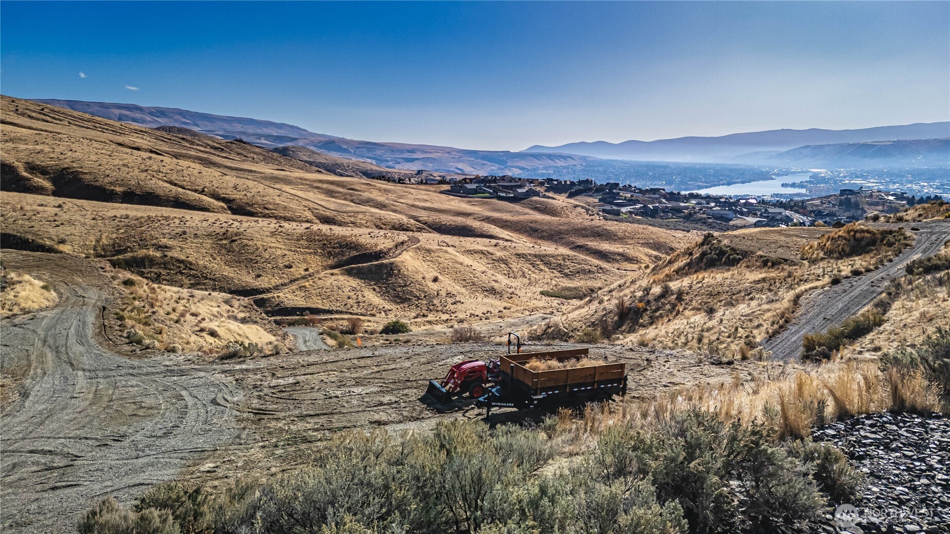 180 Sequoia Lane Wenatchee, WA 98801 - Photo 21 of 28 a view of a backyard of a house