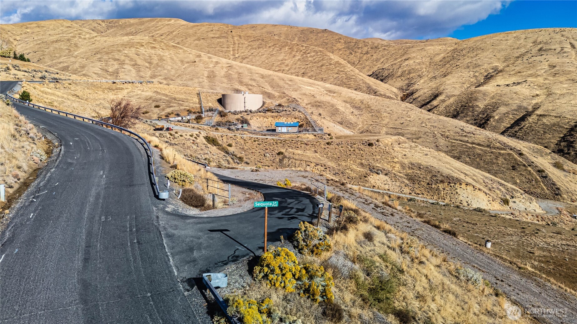 180 Sequoia Lane Wenatchee, WA 98801 - Photo 3 of 28 a view of an ocean with a mountain