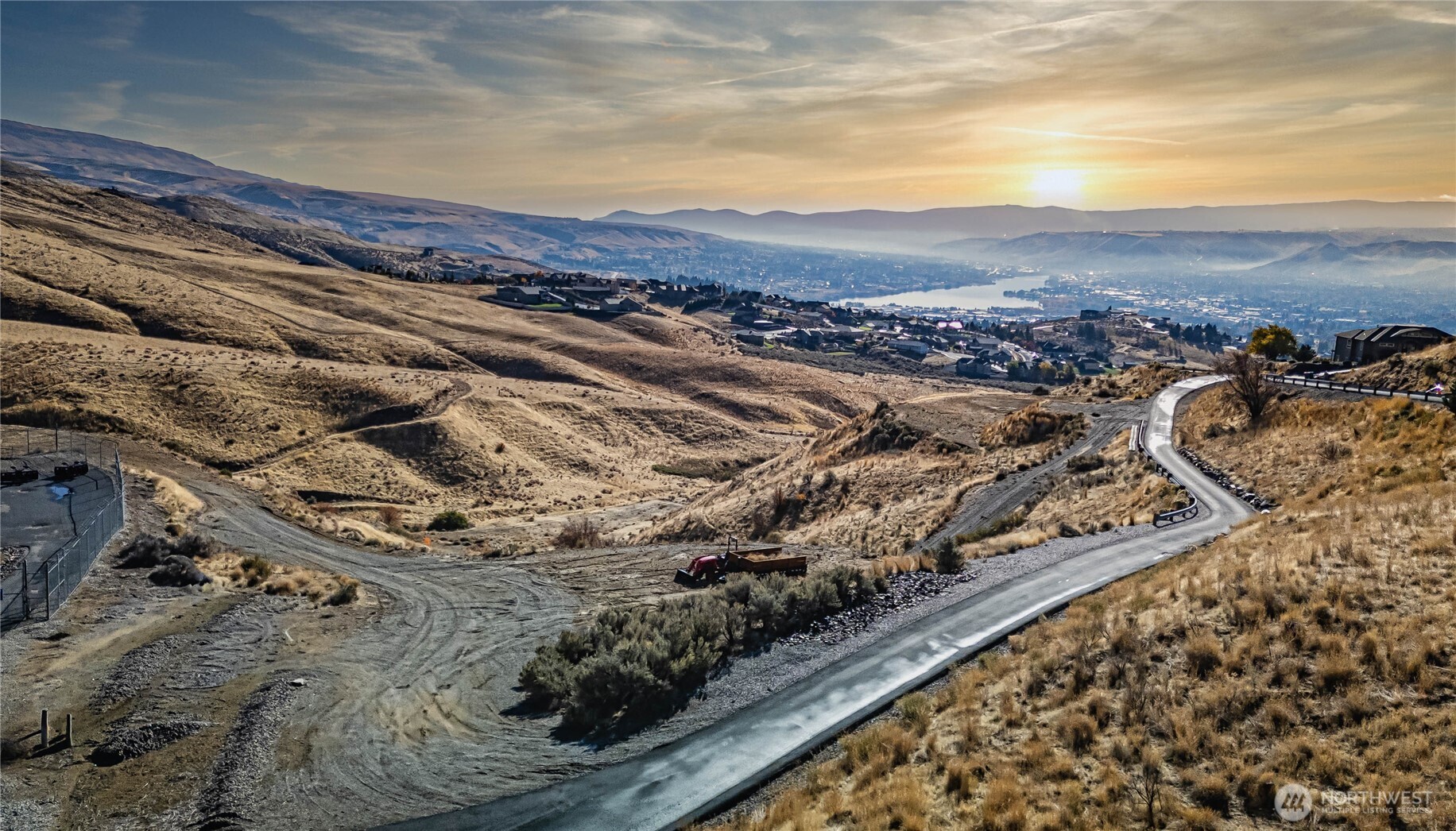 180 Sequoia Lane Wenatchee, WA 98801 - Photo 4 of 28 a view of a city