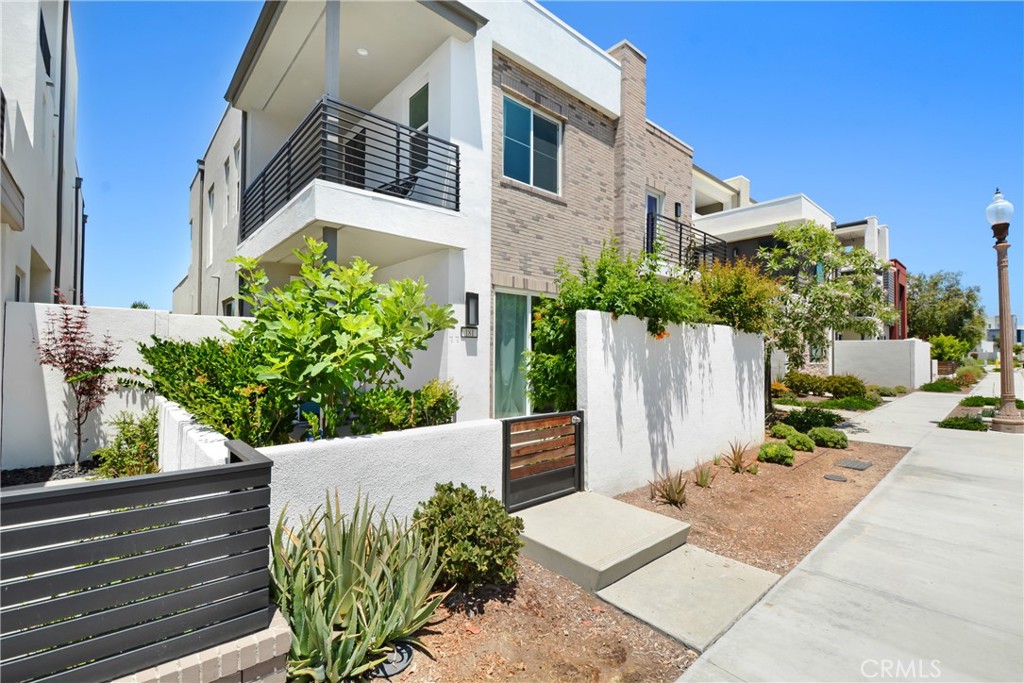 181 Novel Irvine, CA 92618 - Photo 1 of 22 a view of a garden filled with potted plants
