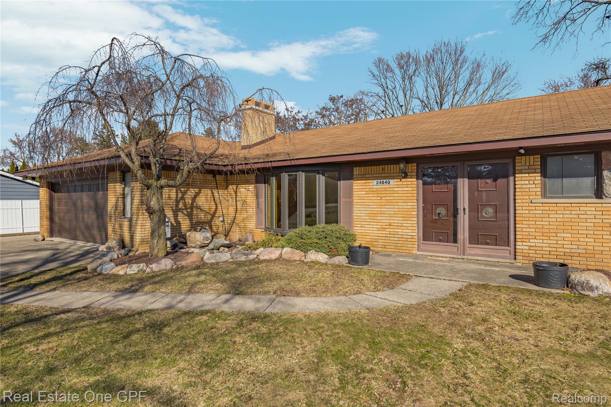 24840 Taft Road Novi, MI 48375 - Photo 3 of 41 Front Bay Window