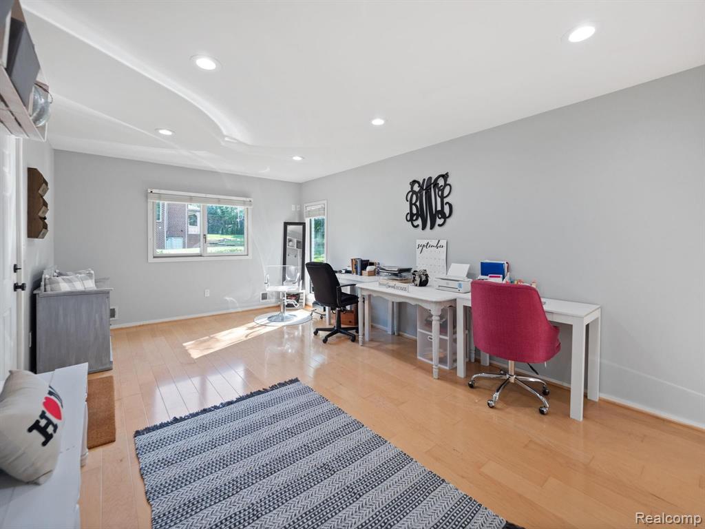 4252 Derry Road Bloomfield Hills, MI 48302 - Photo 31 of 36