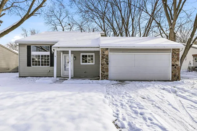 $264,900 | 1828 Woodland Drive, Elkhart, IN 46514