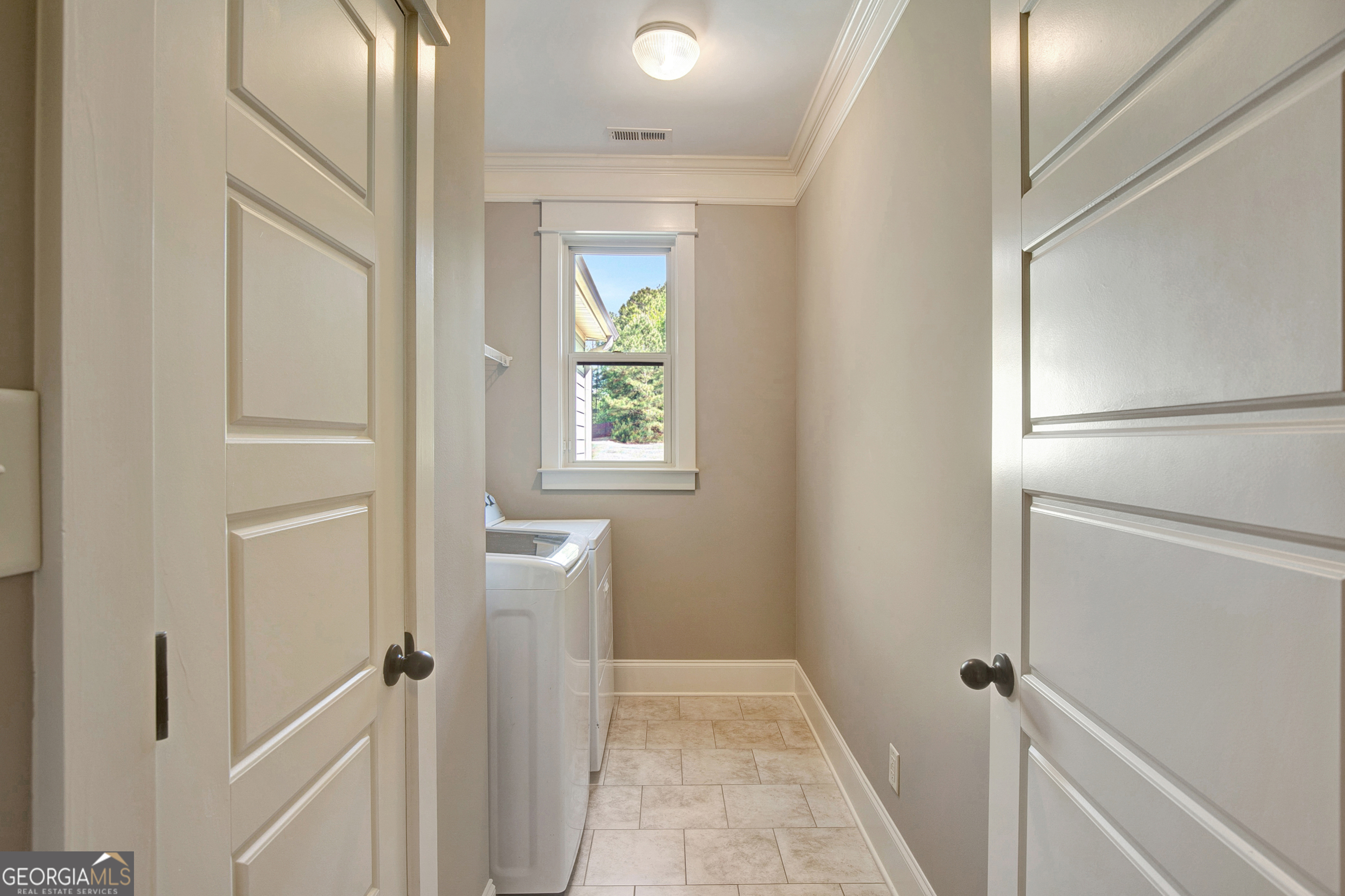137 Kenmare Row Tyrone, GA 30290 - Photo 38 of 54 a view of a hallway with windows
