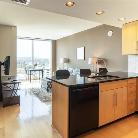 $2,100 | 300 Bowie Street, Unit 1306, Austin, TX 78703