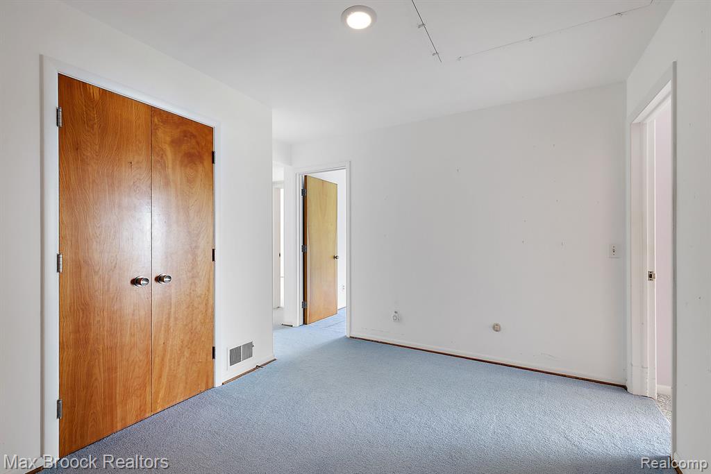 4550 Dow Ridge Road West Bloomfield, MI 48324 - Photo 24 of 46