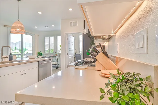 $2,095 | 11290 Hidden Peak Avenue, Unit 208, Las Vegas, NV 89135