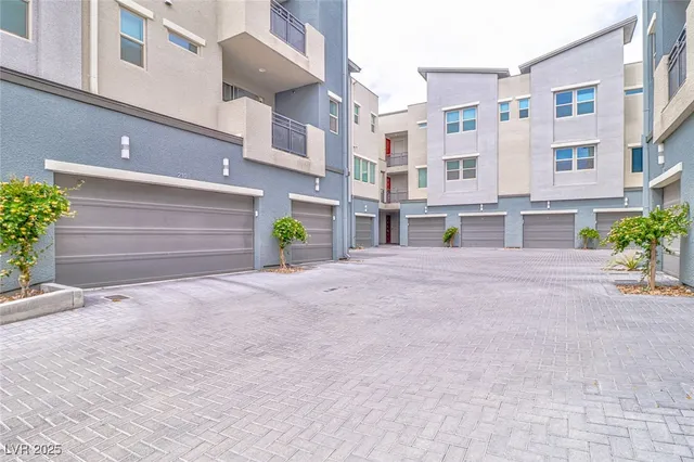 $2,095 | 11290 Hidden Peak Avenue, Unit 208, Las Vegas, NV 89135