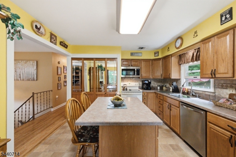 83 Layton Road Wantage, NJ 07461 - Photo 15 of 31