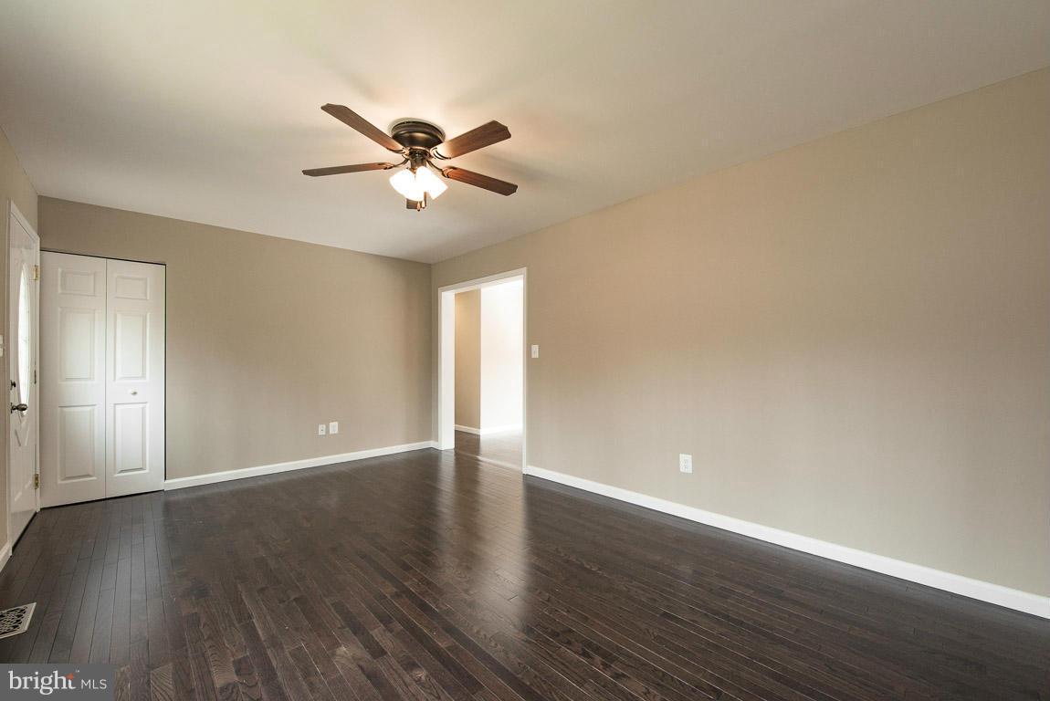 4315 Ridgeway Terrace Prince Frederick, MD 20678 - Photo 5 of 30 Living Room
