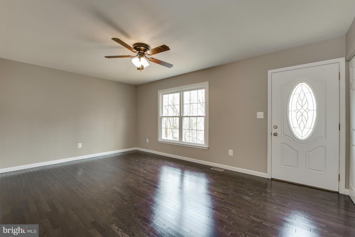 4315 Ridgeway Terrace Prince Frederick, MD 20678 - Photo 6 of 30 Living Room