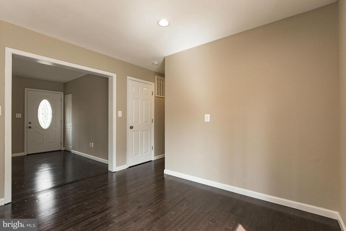 4315 Ridgeway Terrace Prince Frederick, MD 20678 - Photo 7 of 30 Living Room