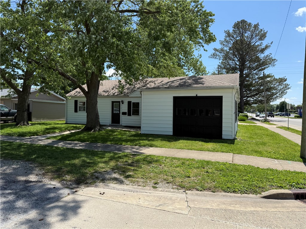 513 Indiana Avenue Effingham, IL 62401 - Photo 3 of 22 Exterior