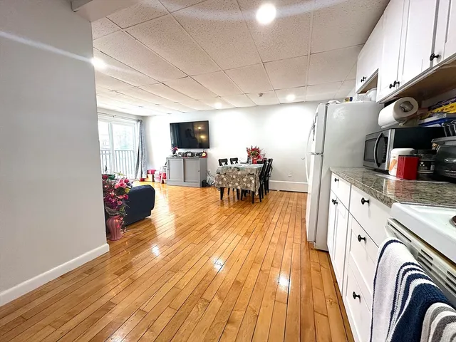 $240,000 | 16 Richards Avenue, Unit 204, North Attleboro, MA 02760