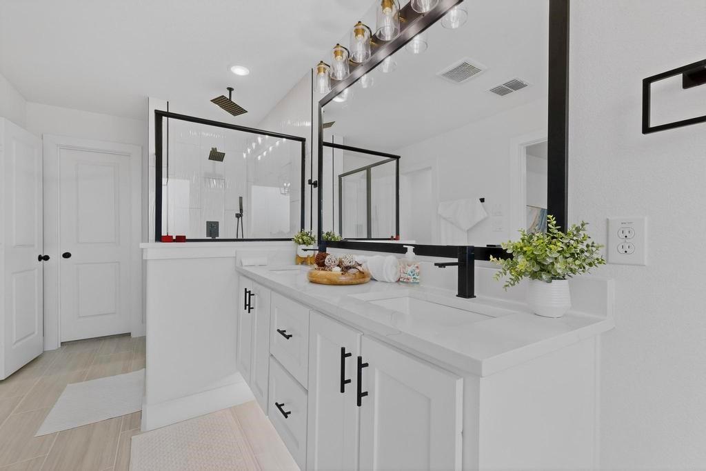 101 Boone Street Edgewood, TX 75117 - Photo 24 of 40 a bathroom with a sink and a mirror