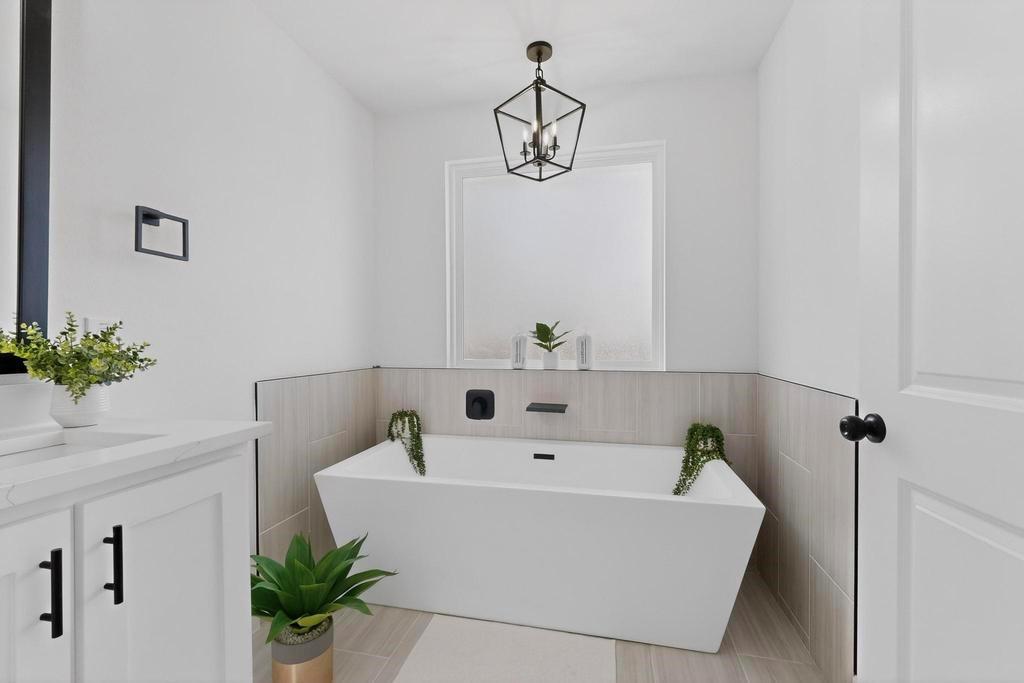 101 Boone Street Edgewood, TX 75117 - Photo 25 of 40 a bathroom with a bathtub a sink and a window