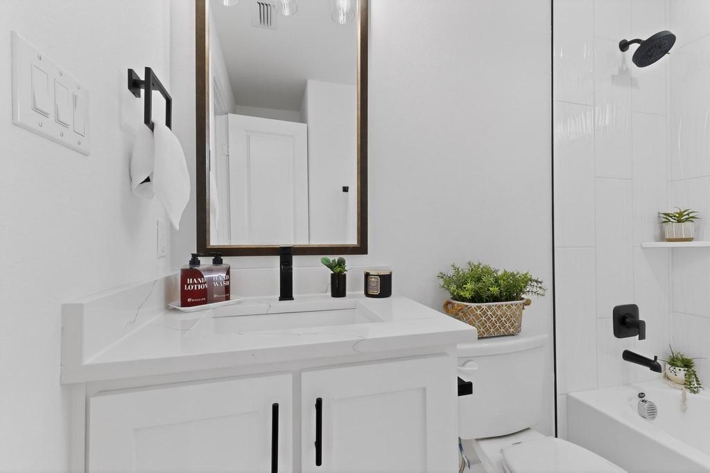 101 Boone Street Edgewood, TX 75117 - Photo 32 of 40 a bathroom with a sink and a mirror