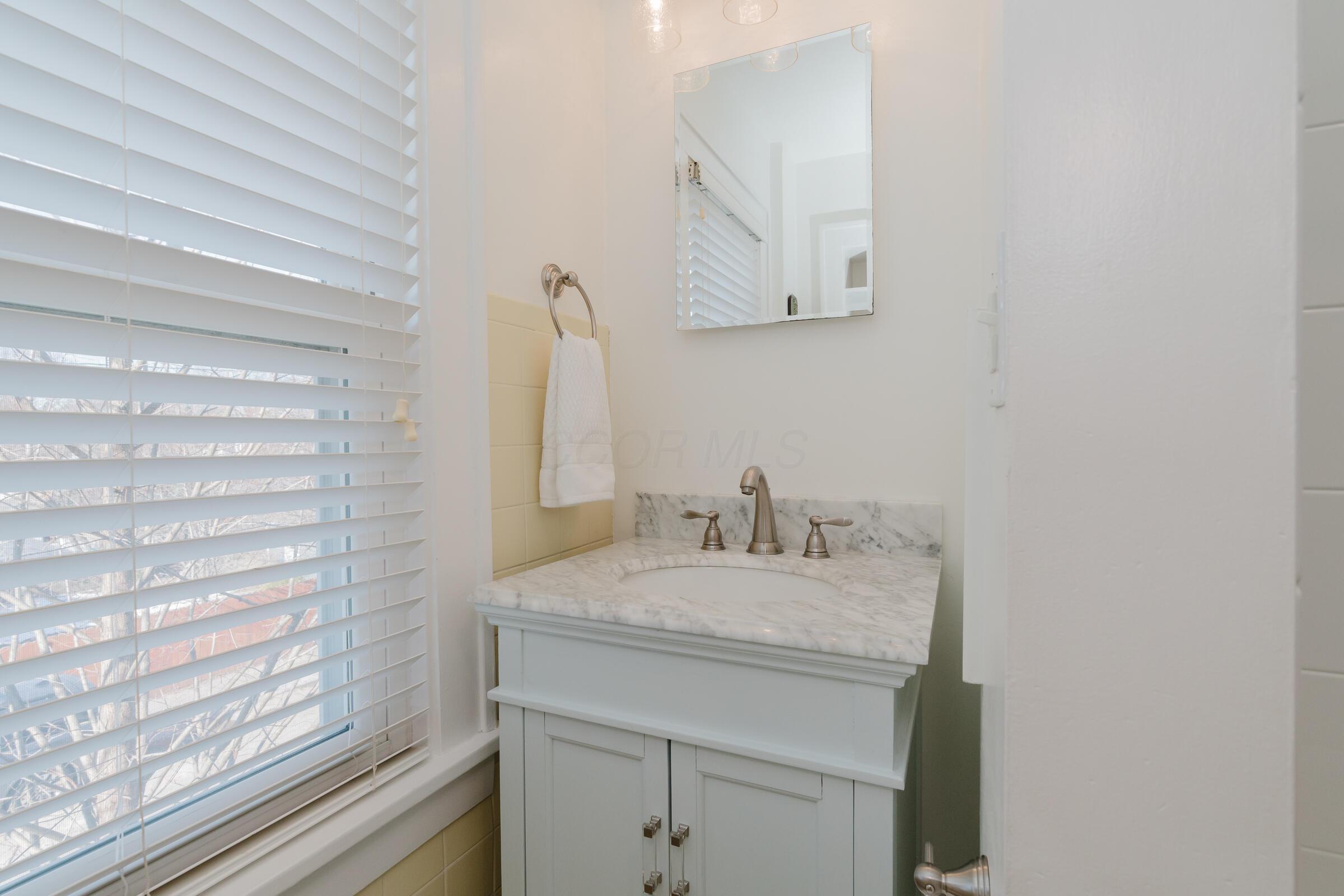 278 Crestview Road Columbus, OH 43202 - Photo 28 of 50 Full bathroom