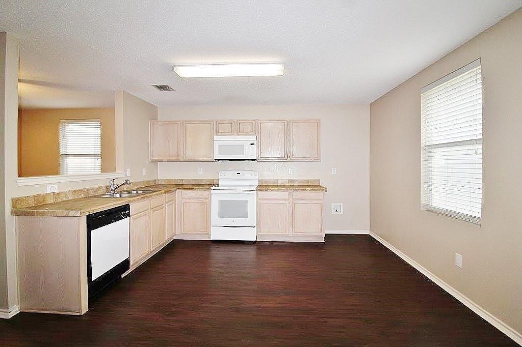 4021 Foxhound Lane Fort Worth, TX 76123 - Photo 7 of 15