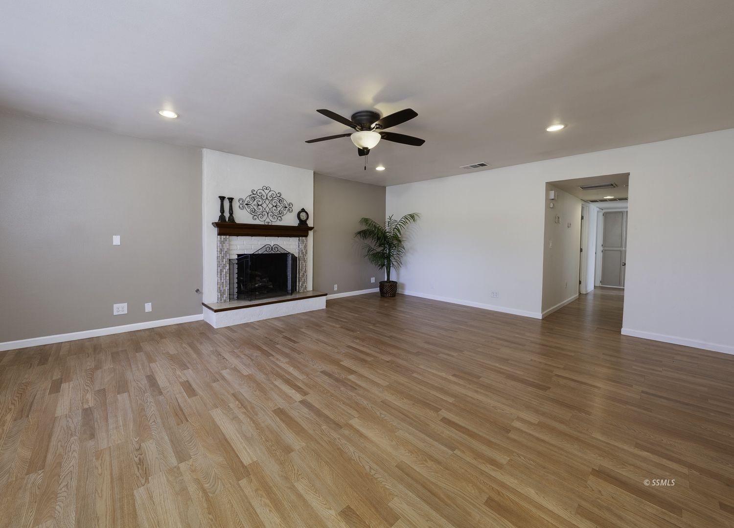 705 West Graaf Avenue Ridgecrest, CA 93555 - Photo 4 of 24