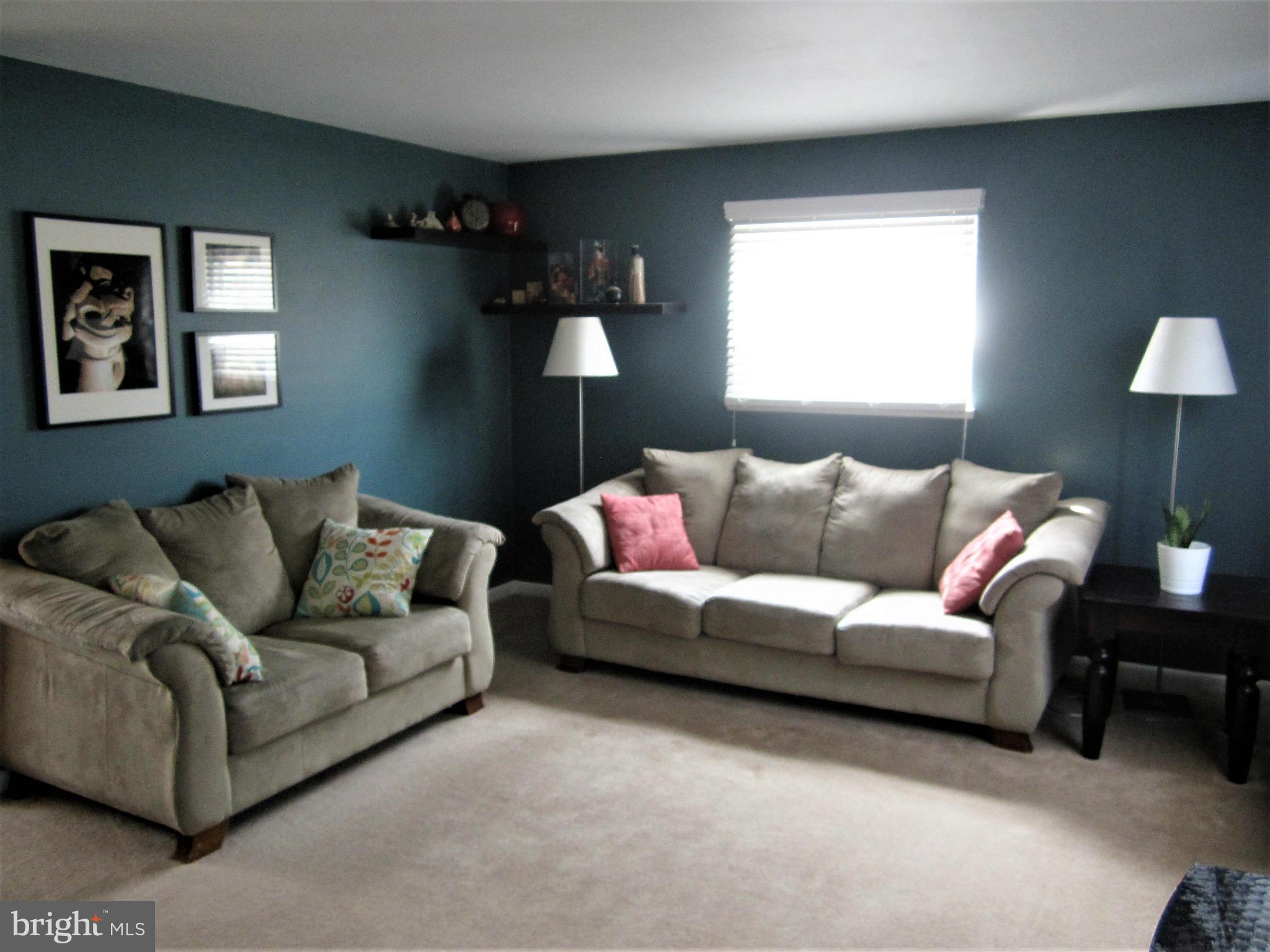 1215 Redcliffe Road Catonsville, MD 21228 - Photo 3 of 21 Living Room