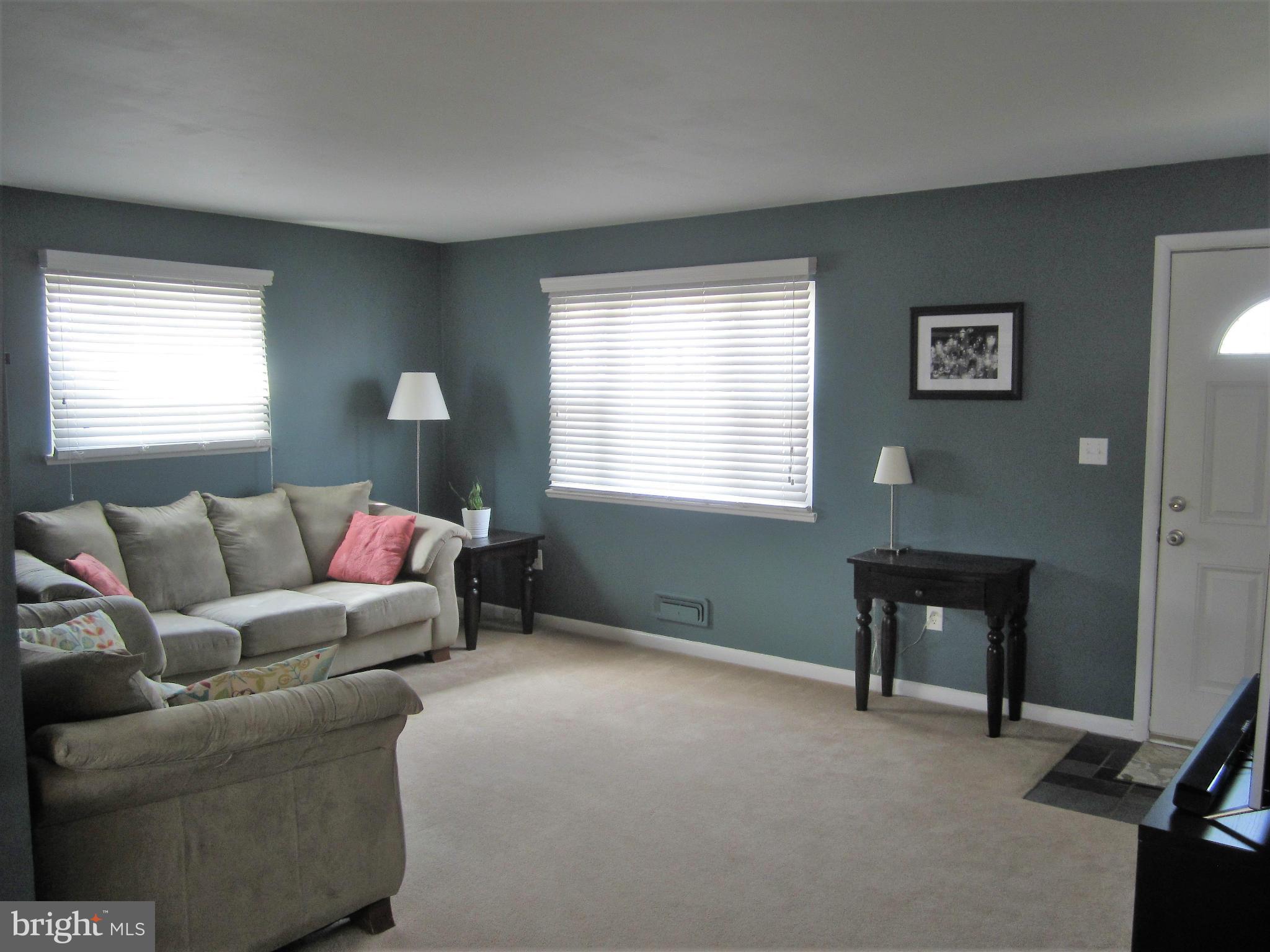 1215 Redcliffe Road Catonsville, MD 21228 - Photo 4 of 21 Living Room