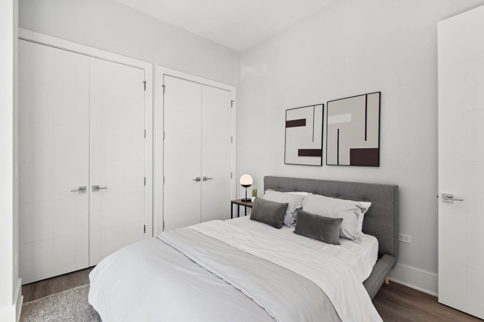 812 West Adams Street, Unit 613 Chicago, IL 60607 - Photo 18 of 32 a bedroom with a bed and a mirror