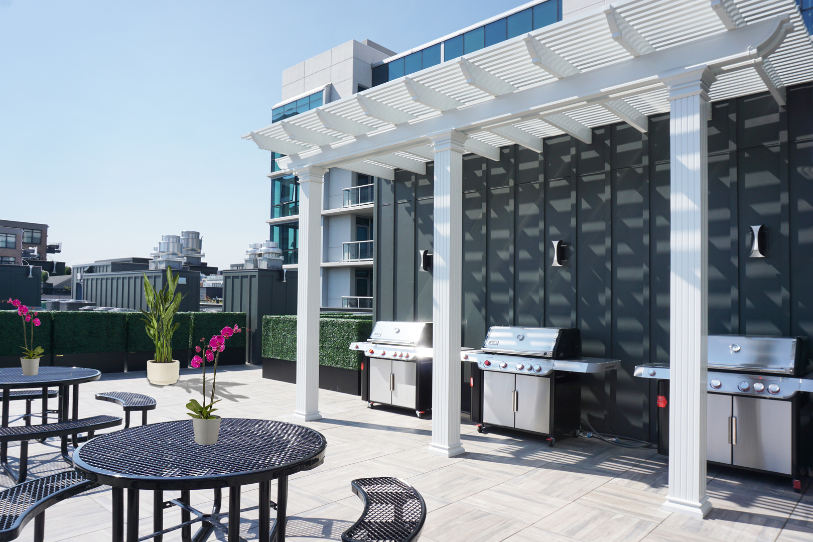 812 West Adams Street, Unit 613 Chicago, IL 60607 - Photo 31 of 32 a outdoor space with patio the couches and a dining table with garden view