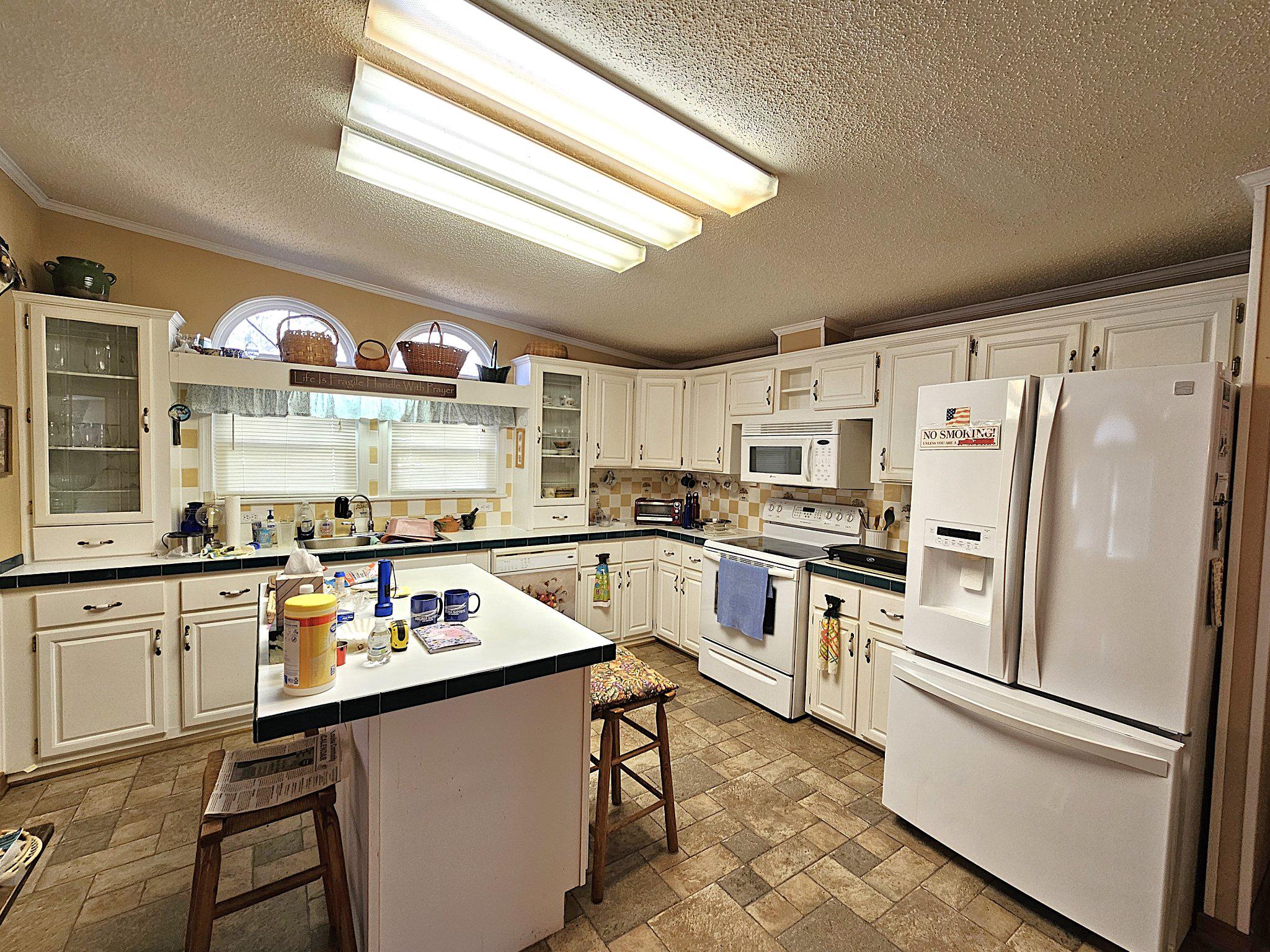 147 Old County Road Mineral, VA 23117 - Photo 21 of 35 Center island & all appliances