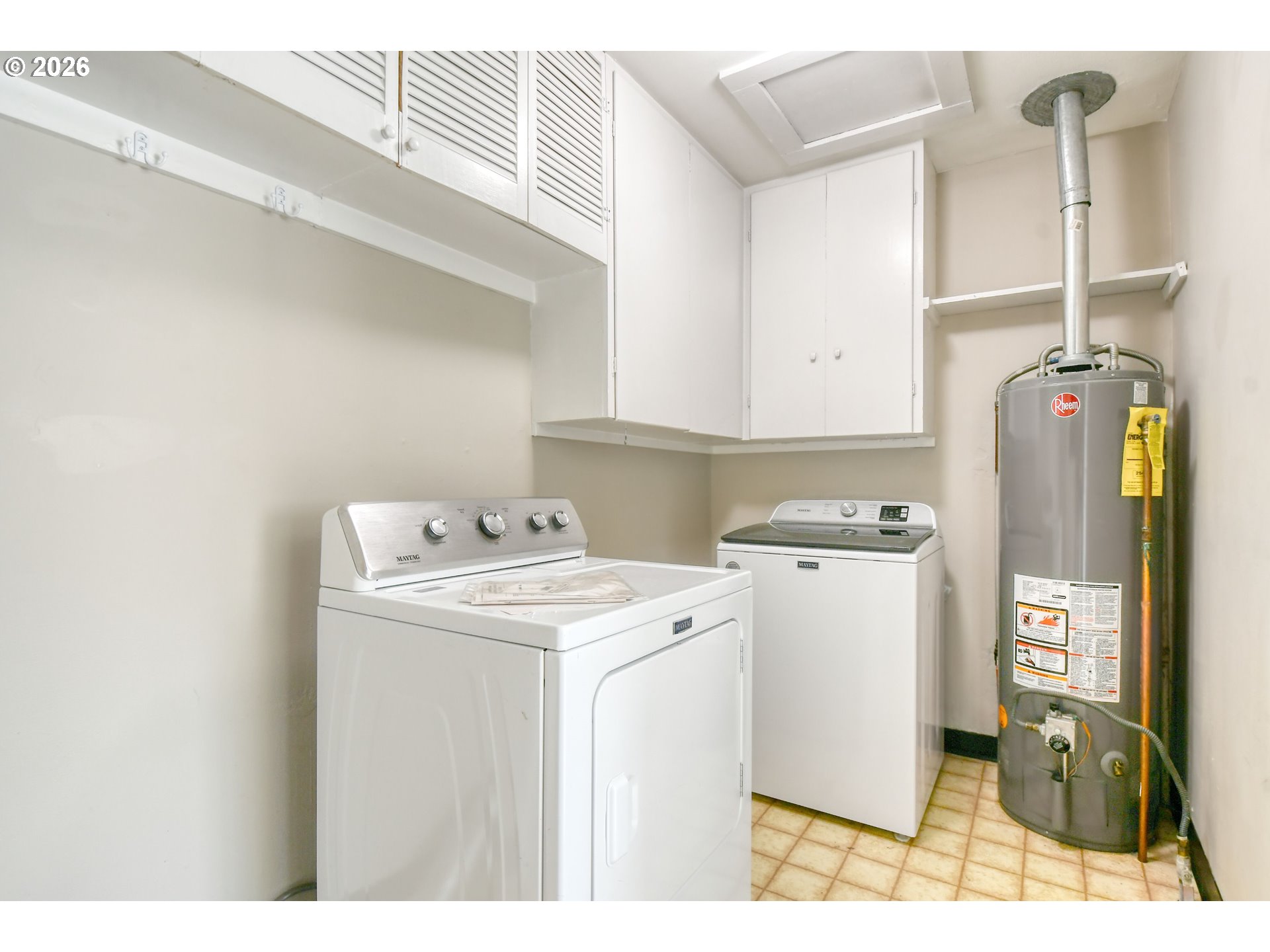 812 Northwest 11th Street Pendleton, OR 97801 - Photo 15 of 28 a utility room with dryer and washer