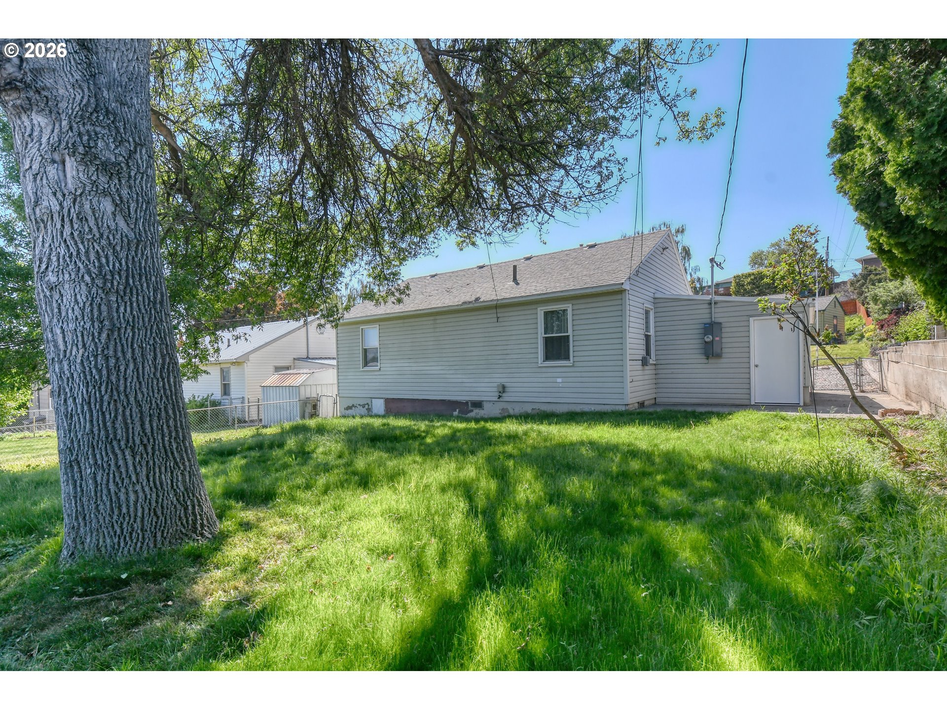 812 Northwest 11th Street Pendleton, OR 97801 - Photo 25 of 28 a view of a backyard with potted plants and large trees
