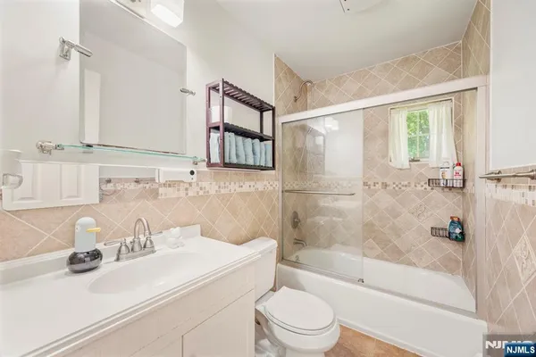 $5,200 | 3 Burton Place, Cresskill, NJ 07626
