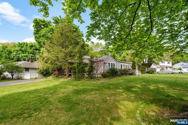 $5,200 | 3 Burton Place, Cresskill, NJ 07626